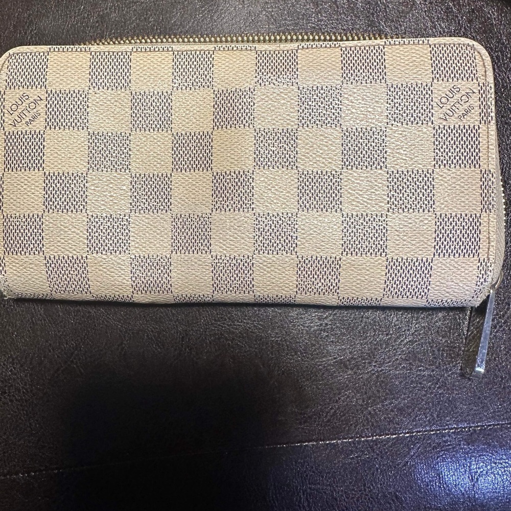Authentic Louis Vuitton Artsy Walket